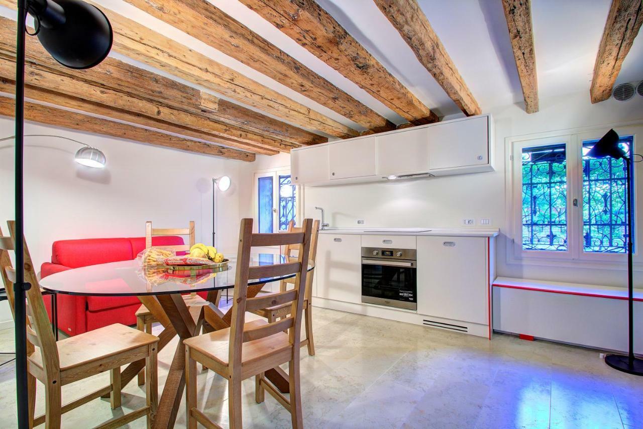 Apartament Grandcanal-red *